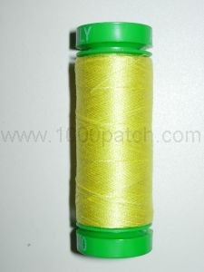 Bobine de fil AURIFIL JAUNE spécial patchwork main et machine