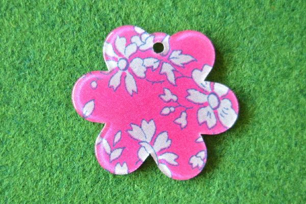 pendentif liberty fleur capel fushia