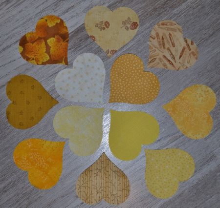 lot de 12 coeurs à appliquer tissu patchwork coloris jaunes et ocres