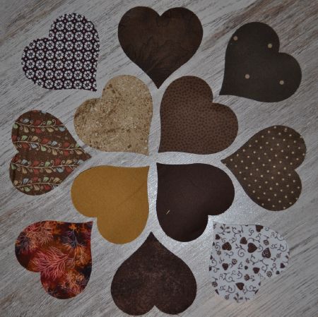 lot de 12 coeurs à appliquer tissu patchwork coloris marron noisette