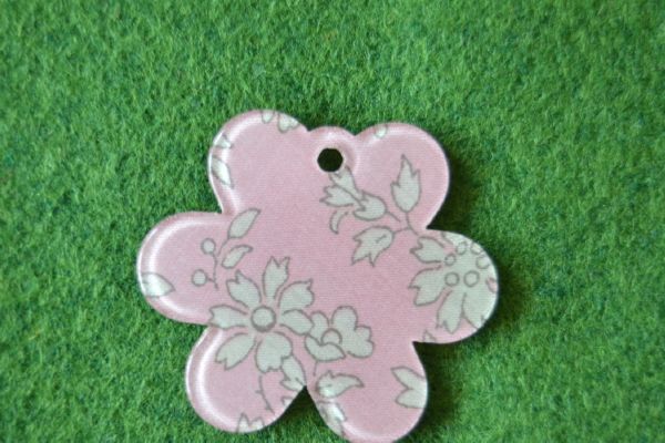 pendentif liberty fleur capel rose clair