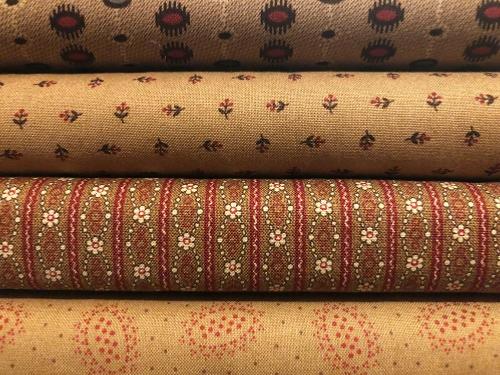 Tissus Moda Crystal Lake  –  Lot de 4 coupons patchwork beige et cacao