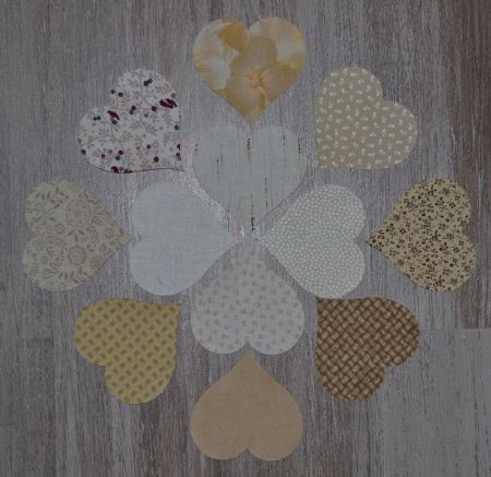 lot de 12 coeurs à appliquer tissu patchwork coloris crème écru