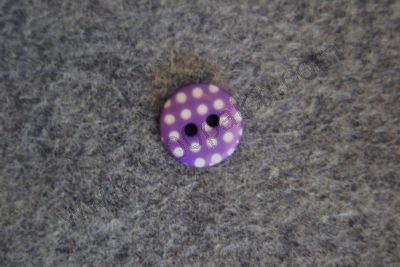  Bouton violet à pois blancs