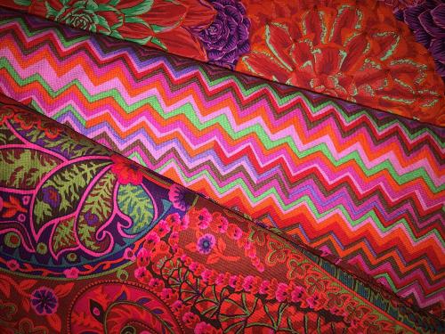  Lot de 3 coupons Patchwork Kaffe Fasett rouges assortis