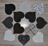 lot de 12 coeurs à appliquer tissu patchwork coloris blancs et noirs 