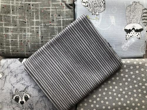 Tissu Patchwork Gris – Lot de 5 coupons Ratons Laveurs